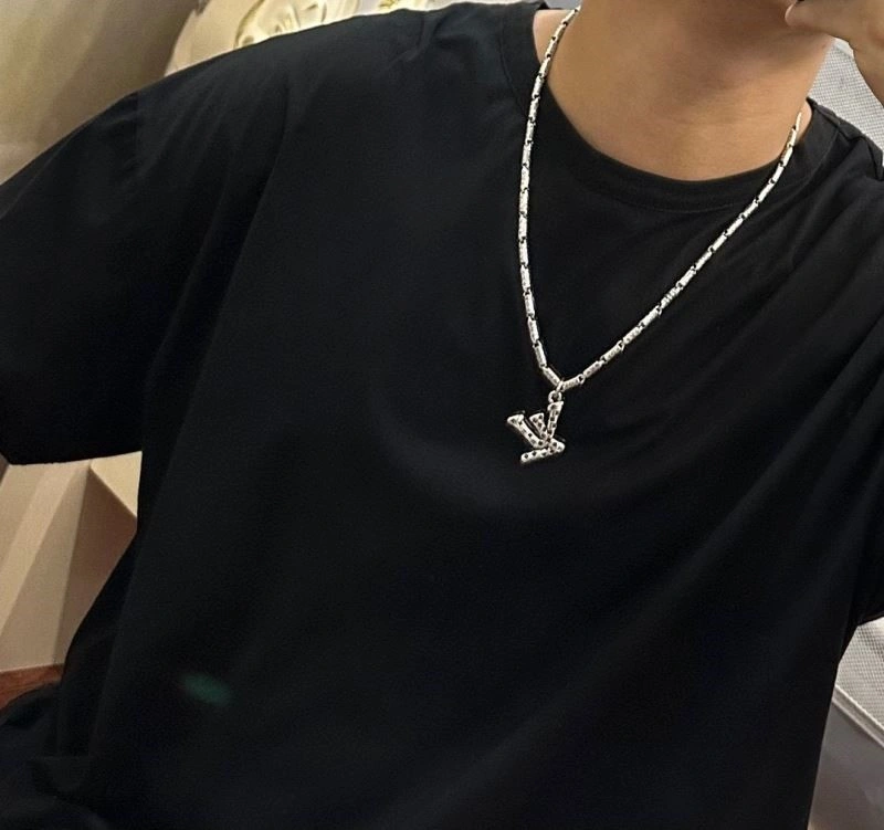 HighPerformance Louis Vuitton Necklaces 248852