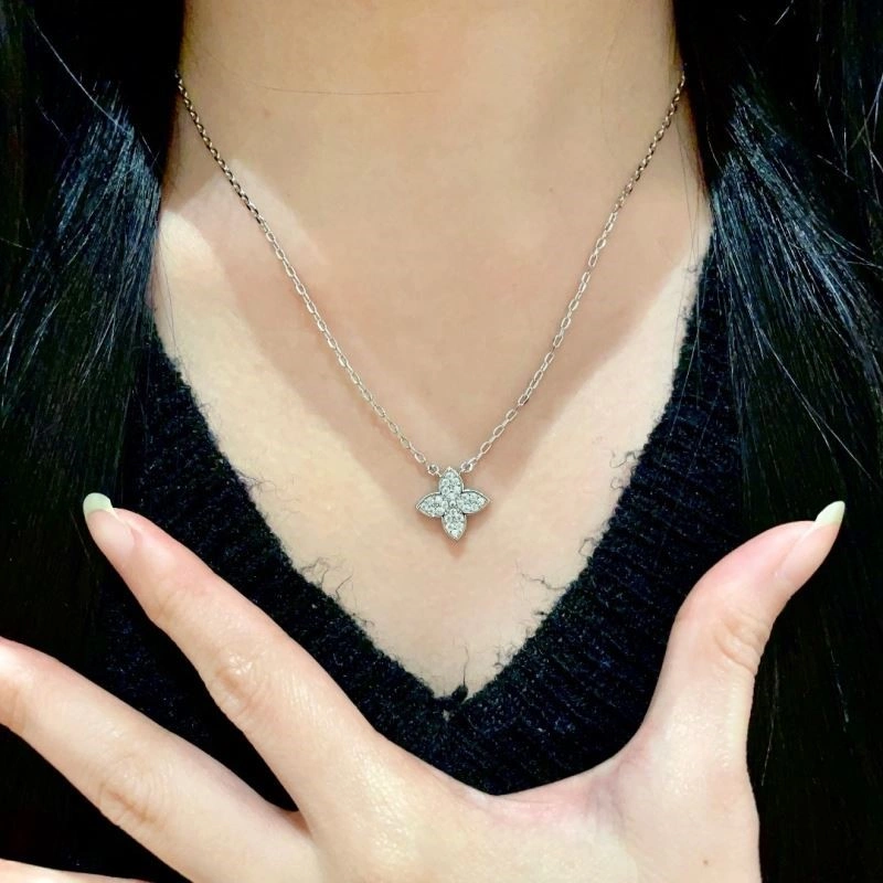 Louis Vuitton Necklaces Durable 248850