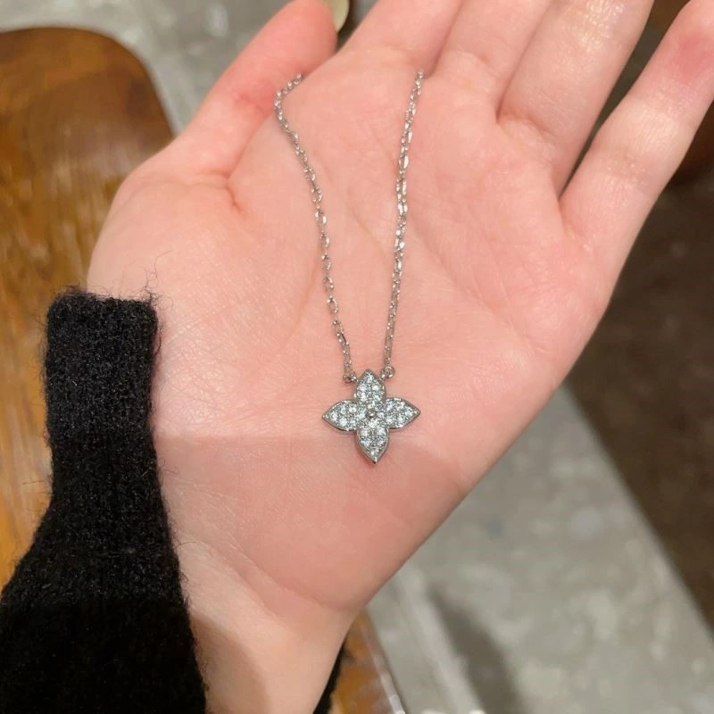 Louis Vuitton Necklaces Durable 248850