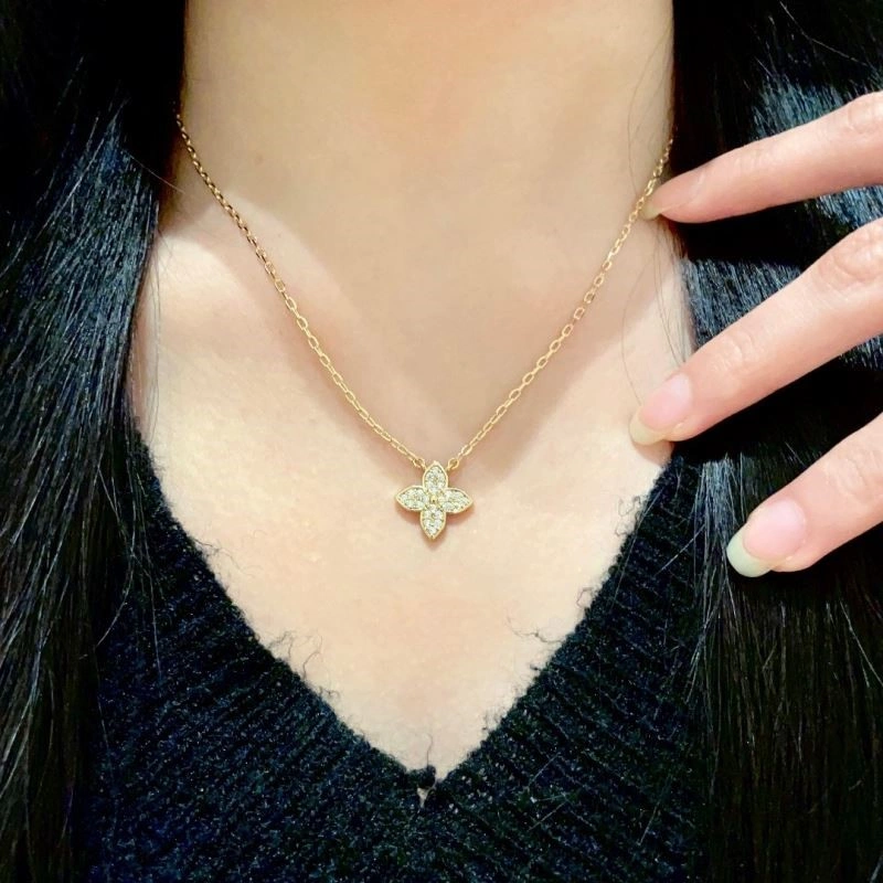 Sophisticated Louis Vuitton Necklaces 248851