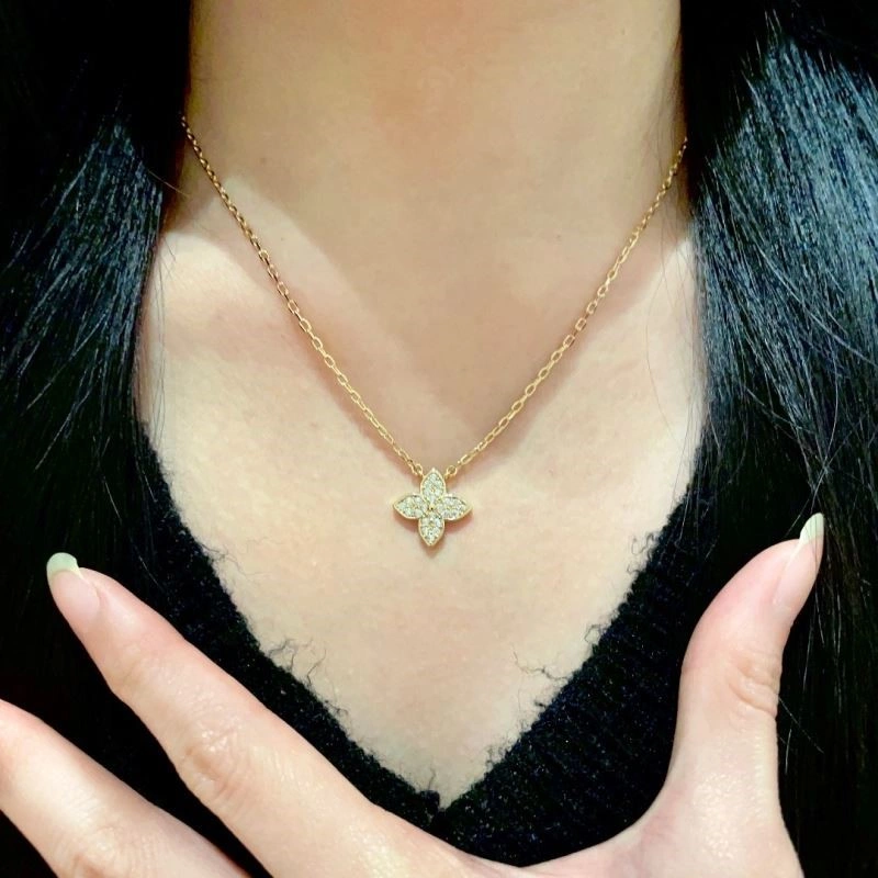 Sophisticated Louis Vuitton Necklaces 248851