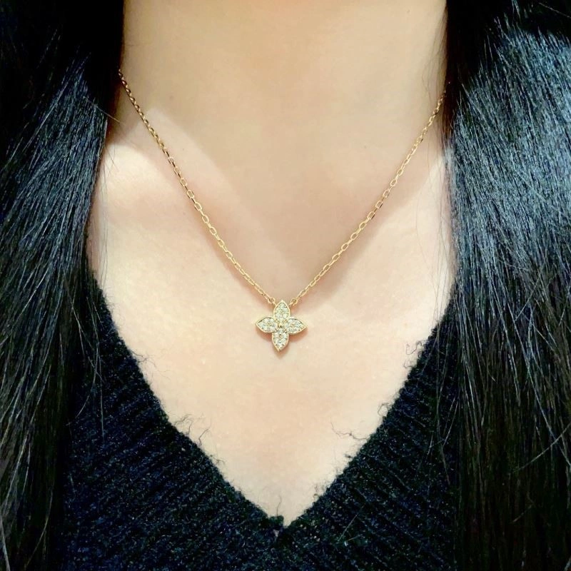 Sophisticated Louis Vuitton Necklaces 248851