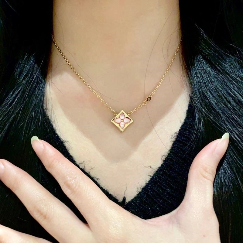 Louis Vuitton Necklaces HighPerformance 248849