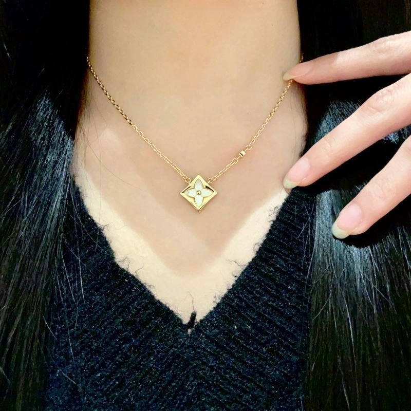 Louis Vuitton Necklaces Resilient 248848