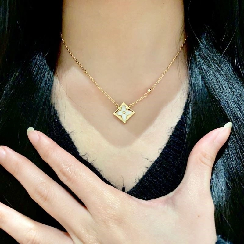 Louis Vuitton Necklaces Resilient 248848