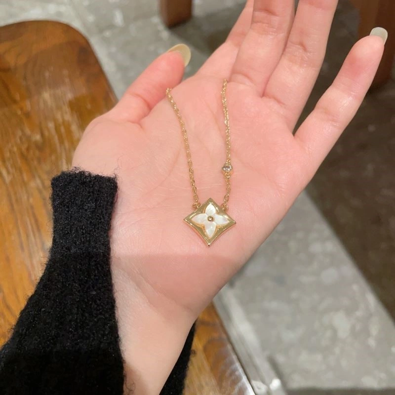 Louis Vuitton Necklaces Resilient 248848