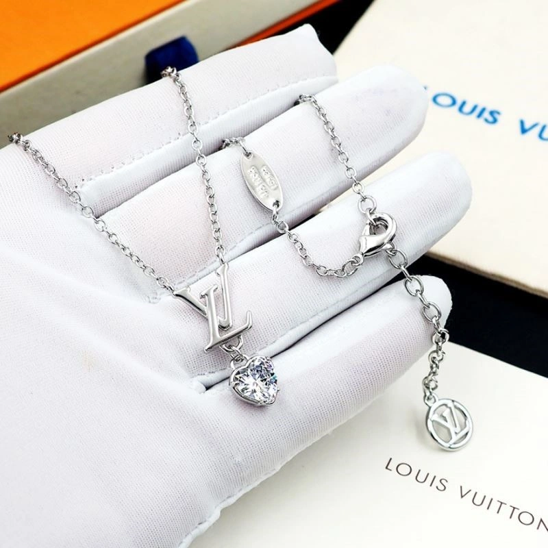Louis Vuitton Necklaces Durable 248588