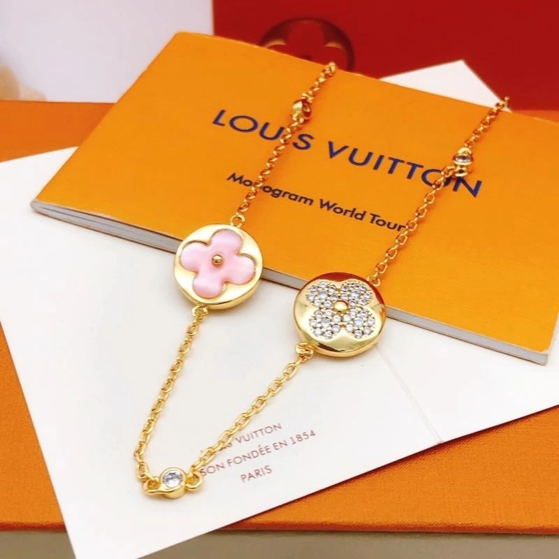 Louis Vuitton Necklaces Supportive 248562