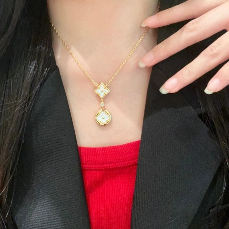 SunProtective Louis Vuitton Necklaces 248591