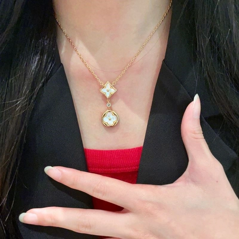 SunProtective Louis Vuitton Necklaces 248591