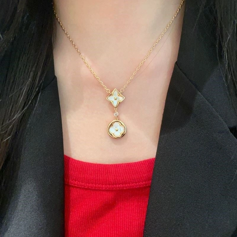 SunProtective Louis Vuitton Necklaces 248591