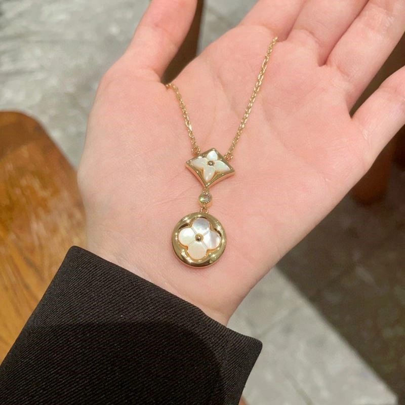 SunProtective Louis Vuitton Necklaces 248591