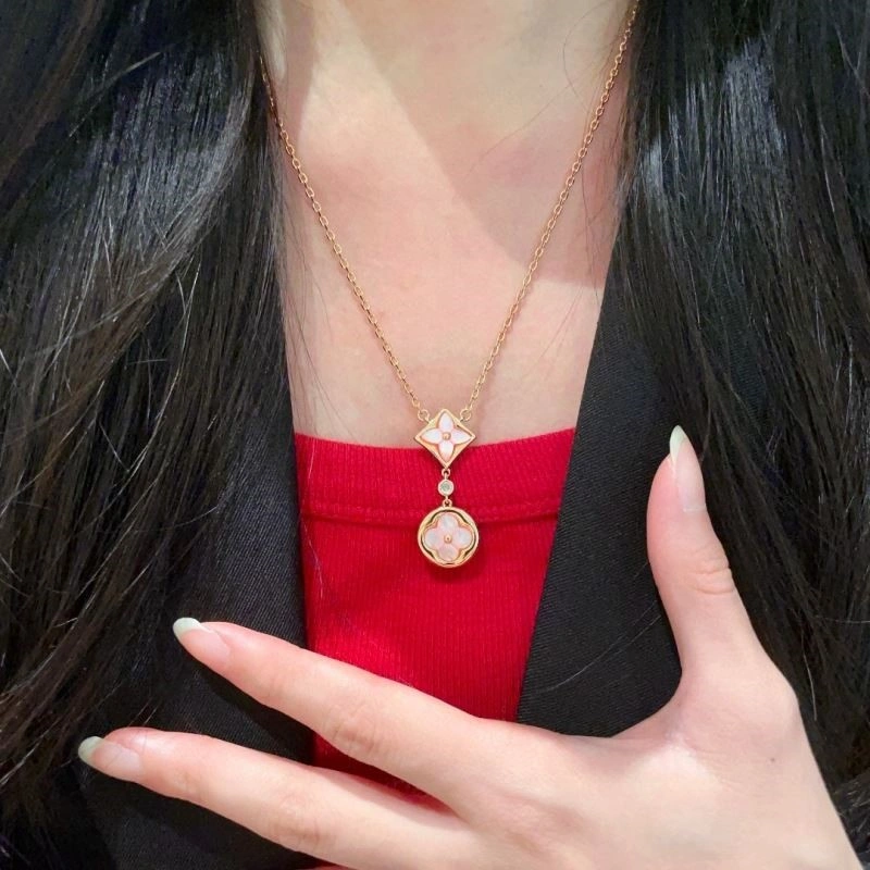 FlexibleFit Louis Vuitton Necklaces 248570