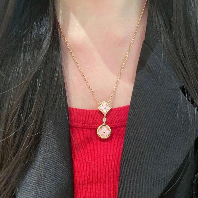 FlexibleFit Louis Vuitton Necklaces 248570
