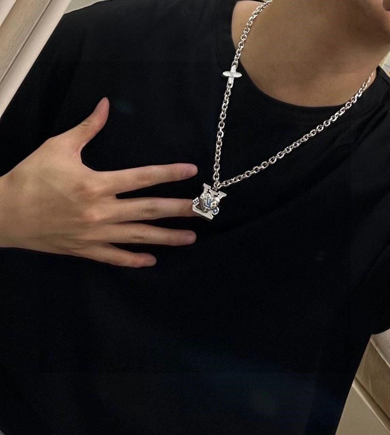 Louis Vuitton Necklaces Efficient 248574
