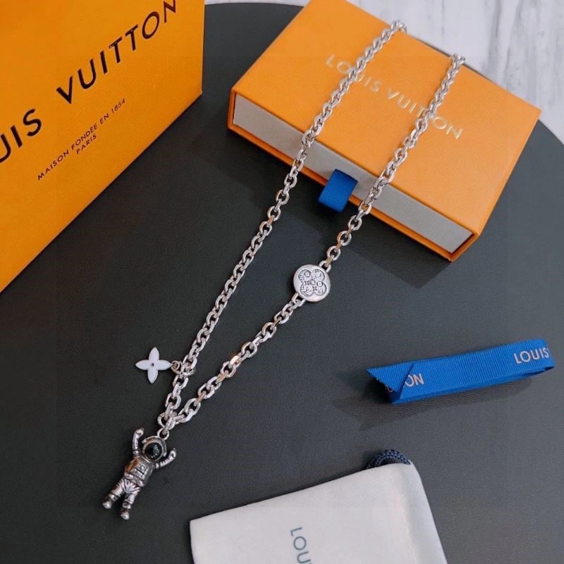 Supportive Louis Vuitton Necklaces 248537
