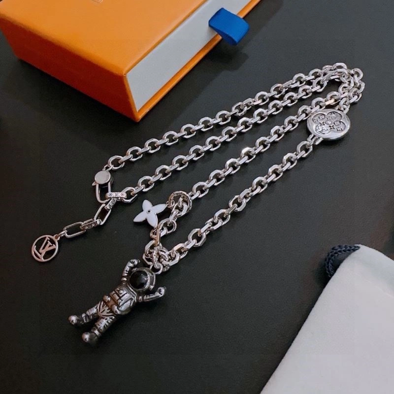Supportive Louis Vuitton Necklaces 248537