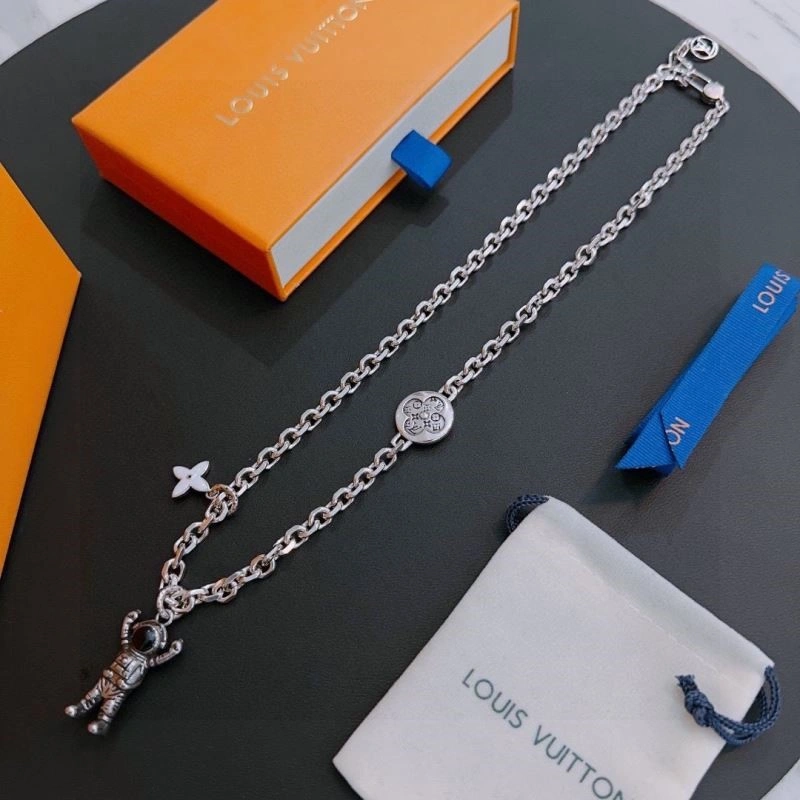 Supportive Louis Vuitton Necklaces 248537