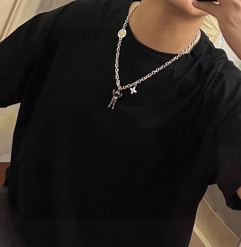 Supportive Louis Vuitton Necklaces 248537