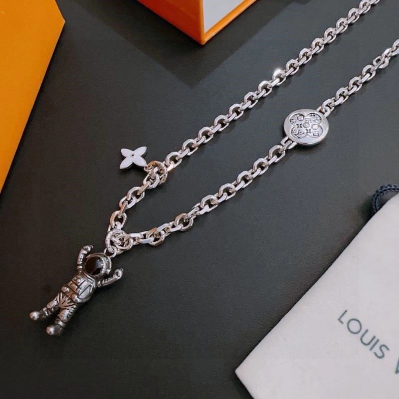 Supportive Louis Vuitton Necklaces 248537