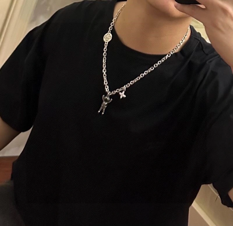 Supportive Louis Vuitton Necklaces 248537