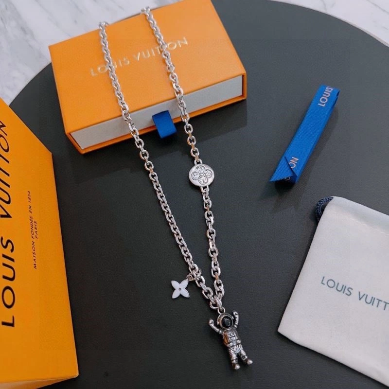 Supportive Louis Vuitton Necklaces 248537