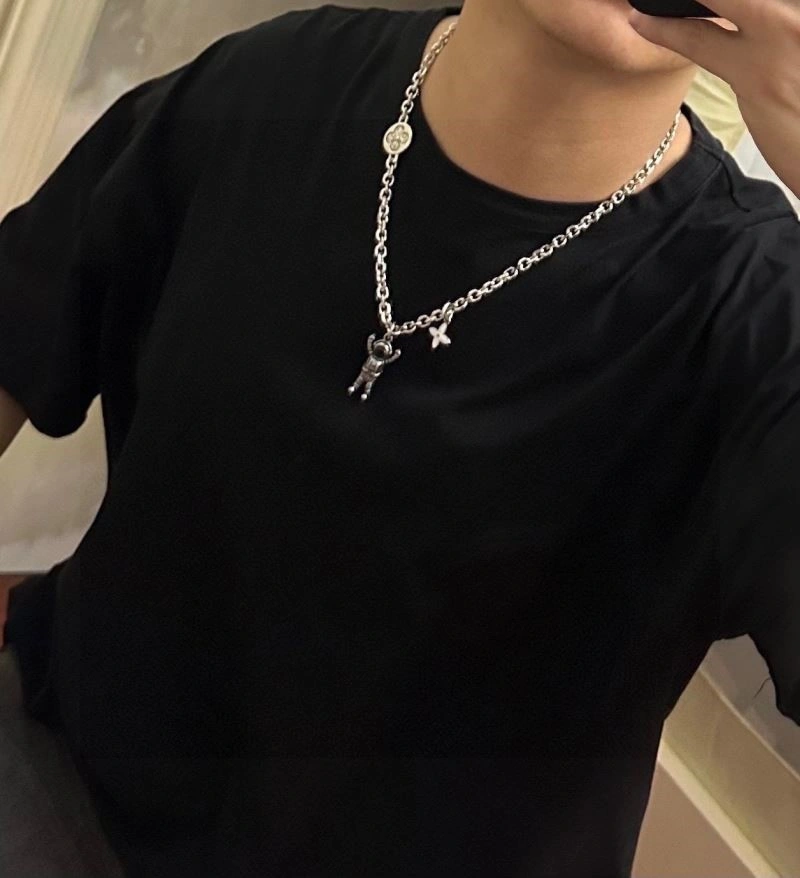Supportive Louis Vuitton Necklaces 248537