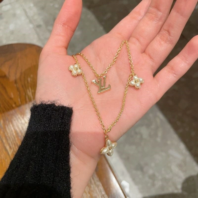 Louis Vuitton Necklaces Snug 248530