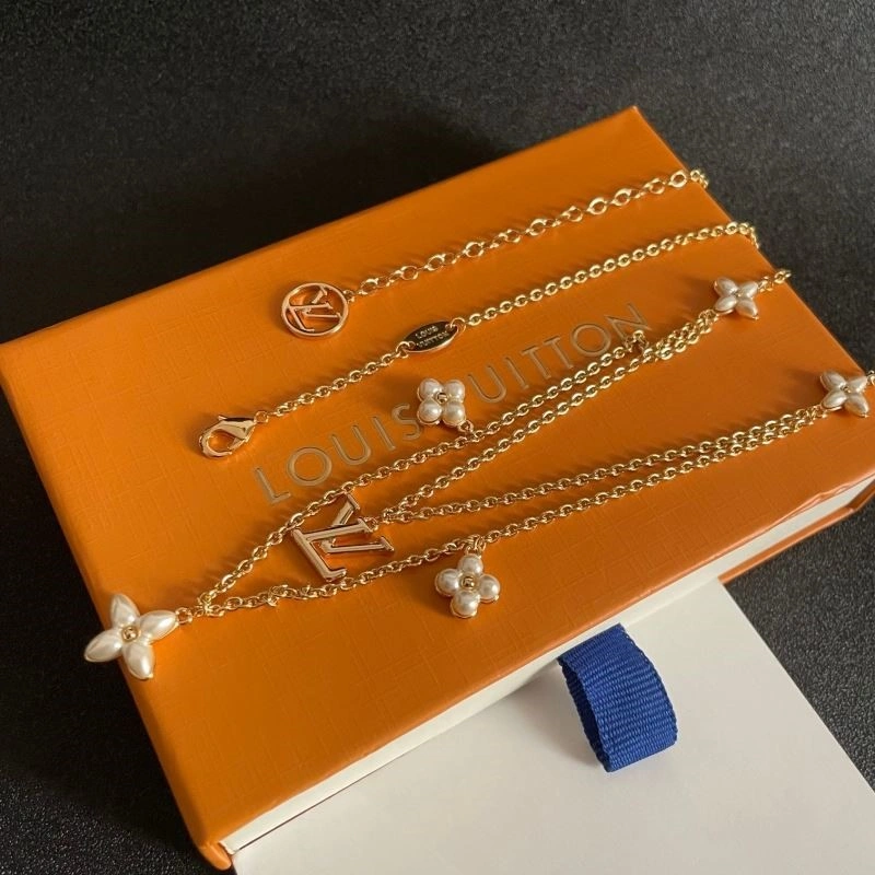Louis Vuitton Necklaces Snug 248530