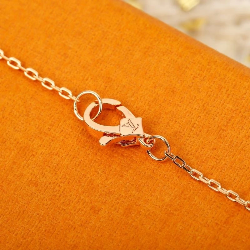 Functional Louis Vuitton Necklaces 248547