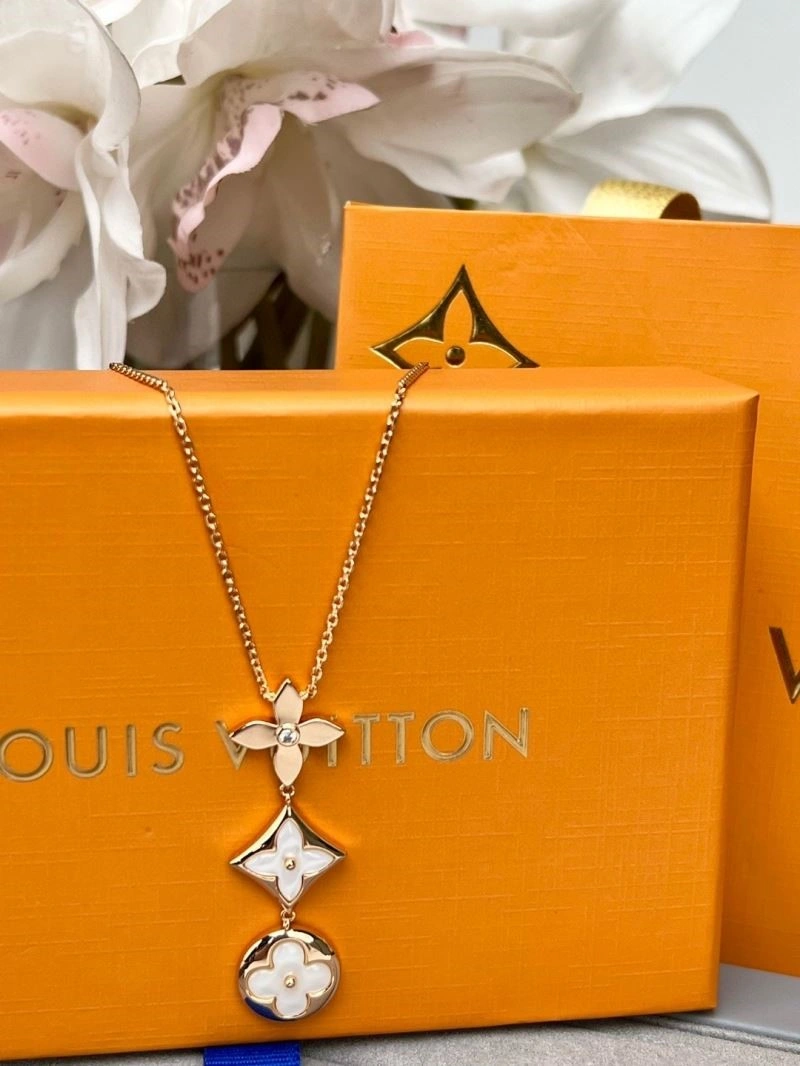 Louis Vuitton Necklaces Effortless 248540