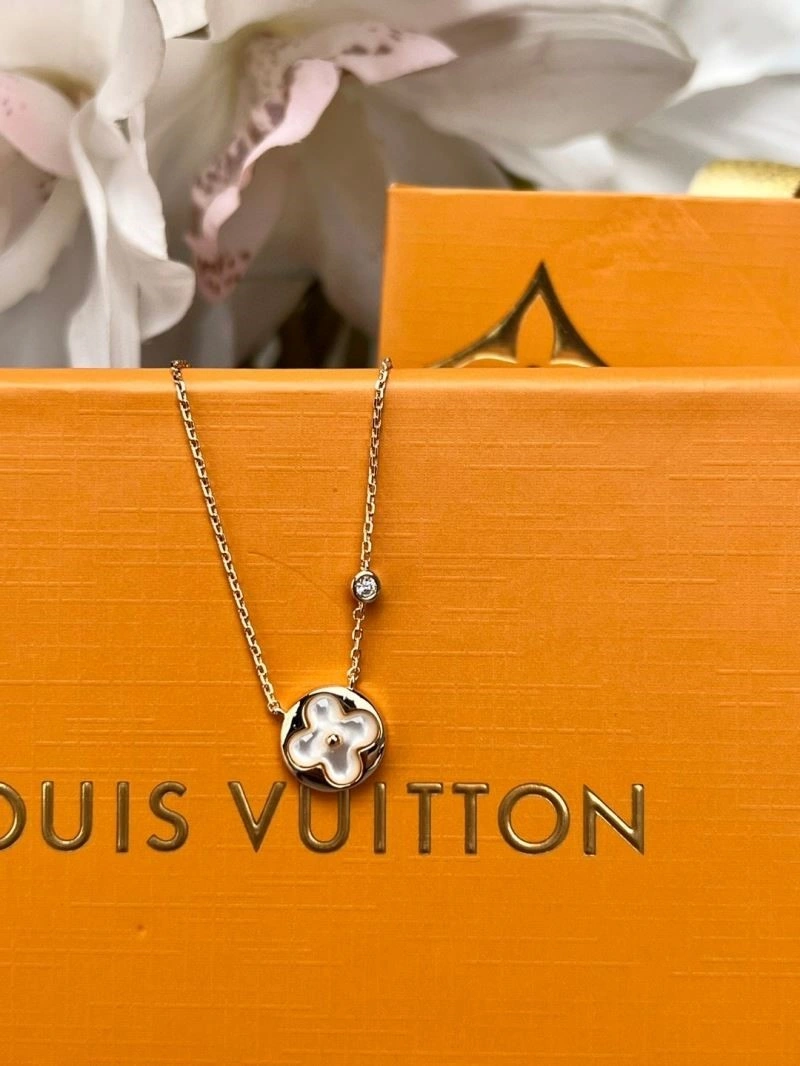 Tailored Louis Vuitton Necklaces 248534
