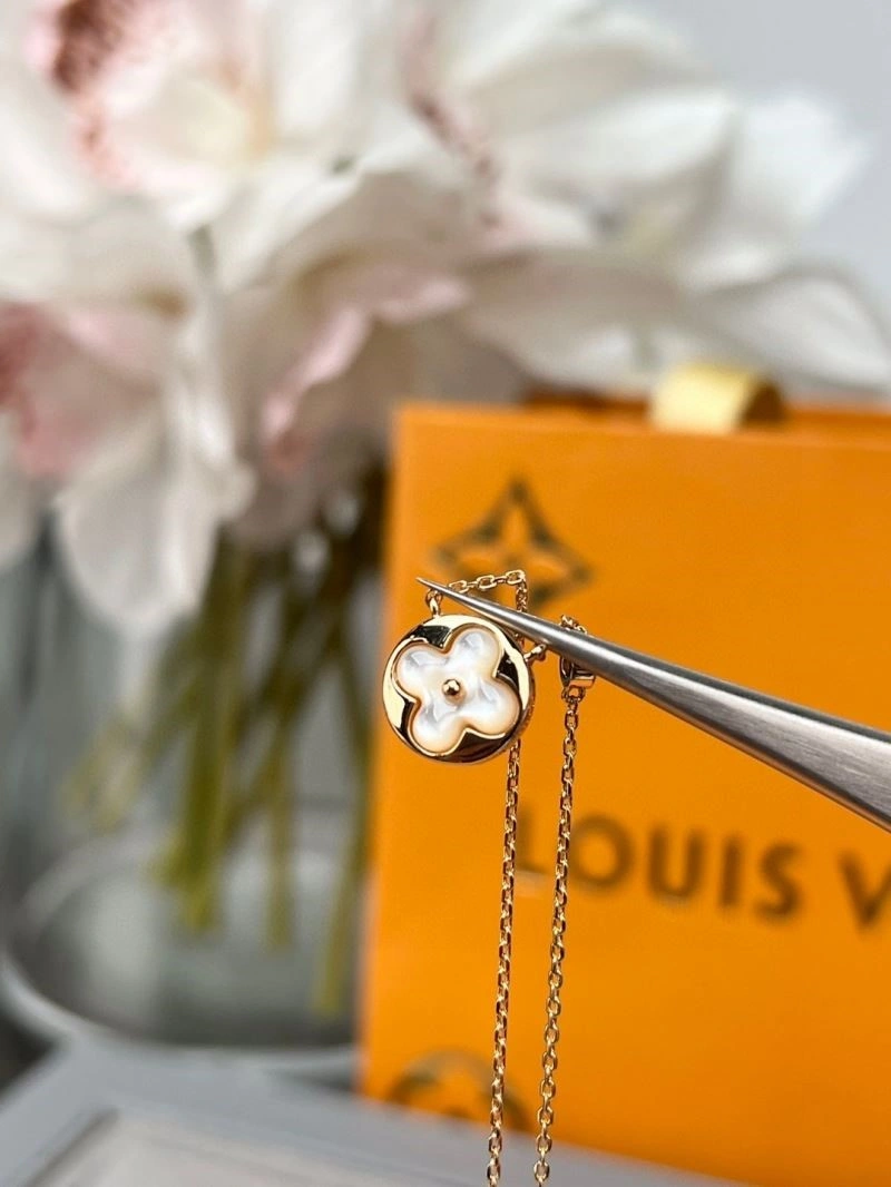 Tailored Louis Vuitton Necklaces 248534