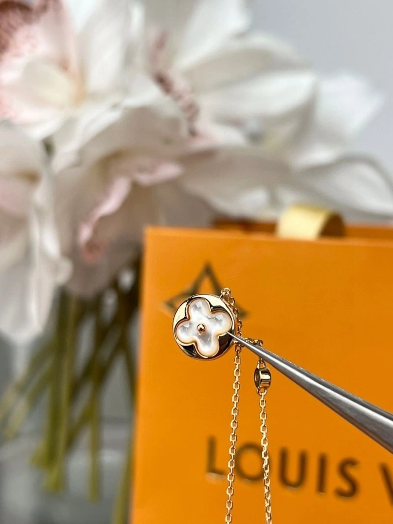 Tailored Louis Vuitton Necklaces 248534