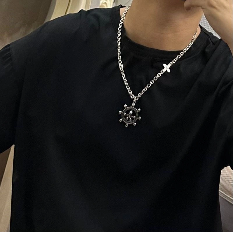 Lightweight Louis Vuitton Necklaces 248531