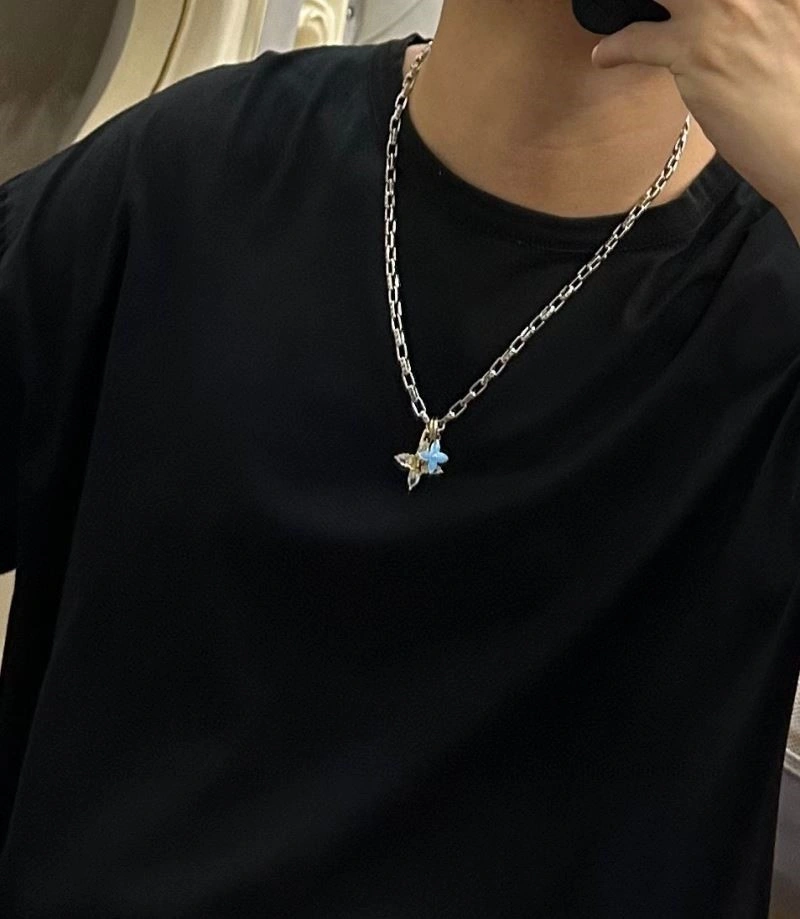 Sporty Louis Vuitton Necklaces 248523
