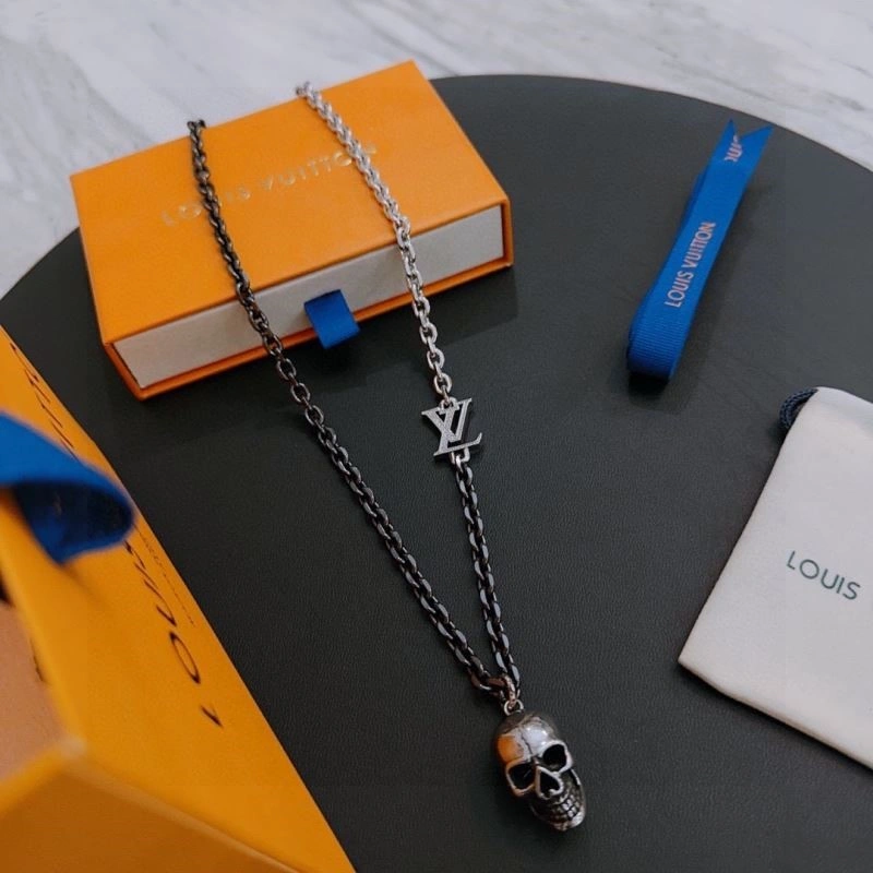 Versatile Louis Vuitton Necklaces 248511