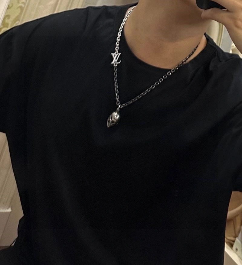 Versatile Louis Vuitton Necklaces 248511
