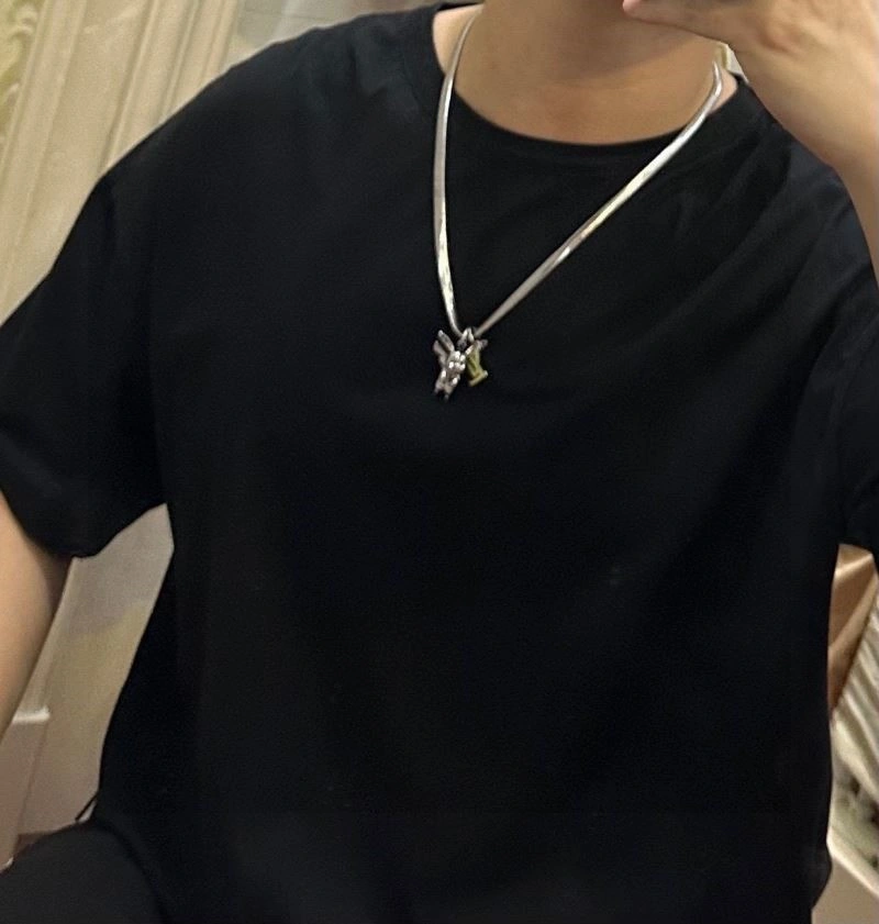 Louis Vuitton Necklaces Breathable 248510