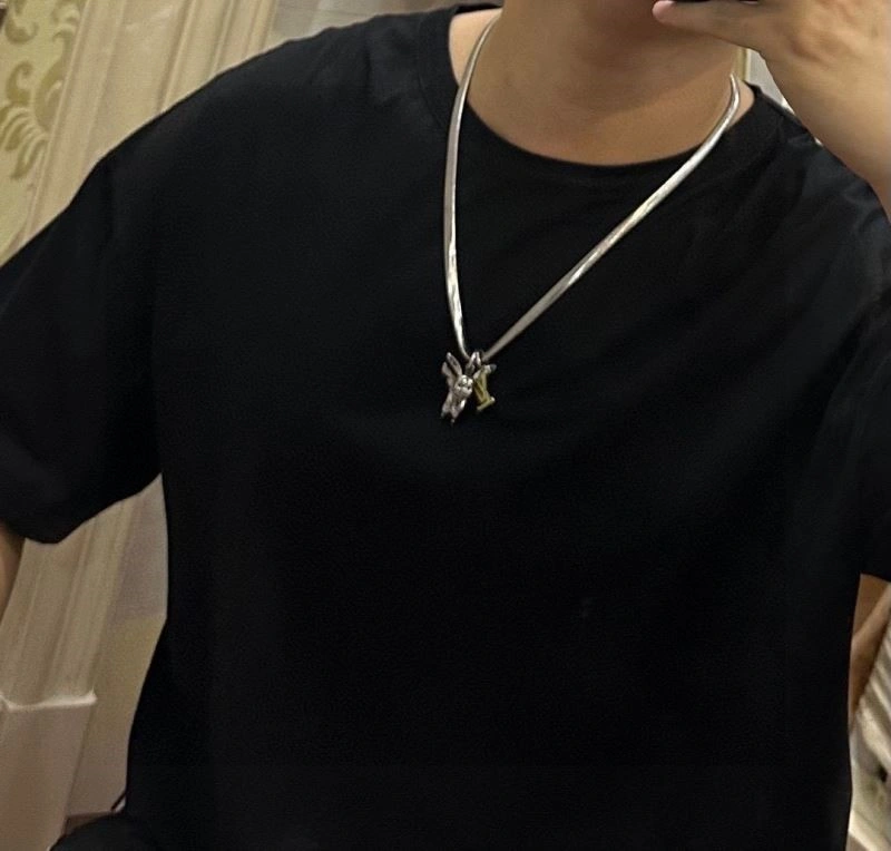 Louis Vuitton Necklaces Breathable 248510
