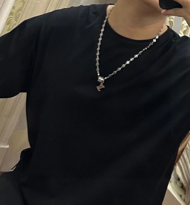 Breathable Louis Vuitton Necklaces 248509