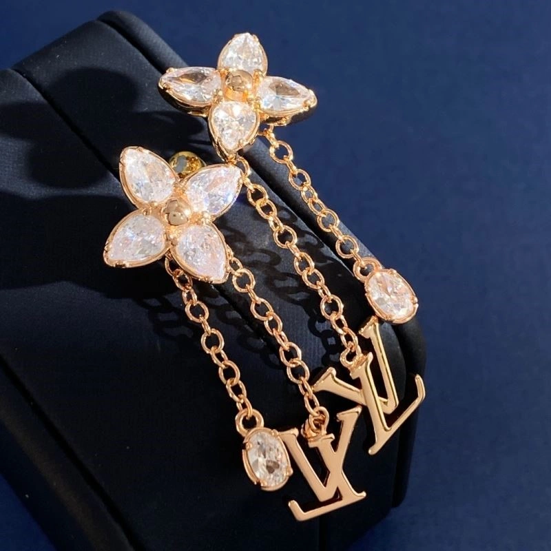 Louis Vuitton Necklaces UrbanChic 248480