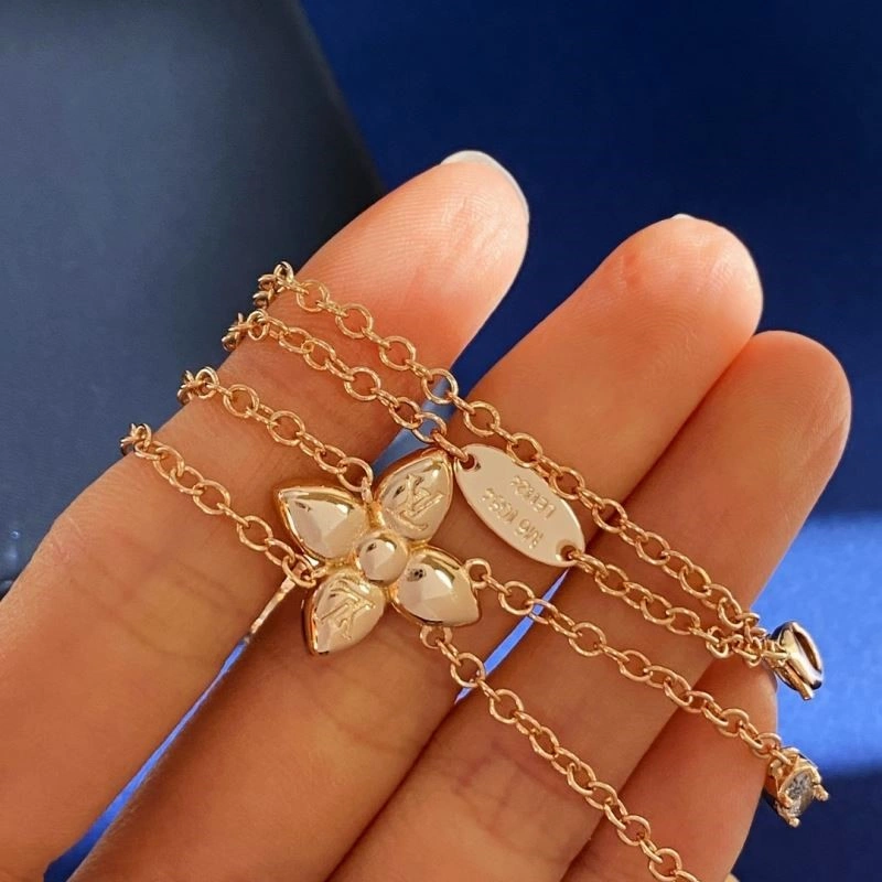 Louis Vuitton Necklaces UrbanChic 248480