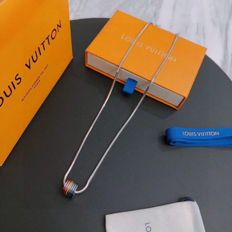 Sleek Louis Vuitton Necklaces 248503