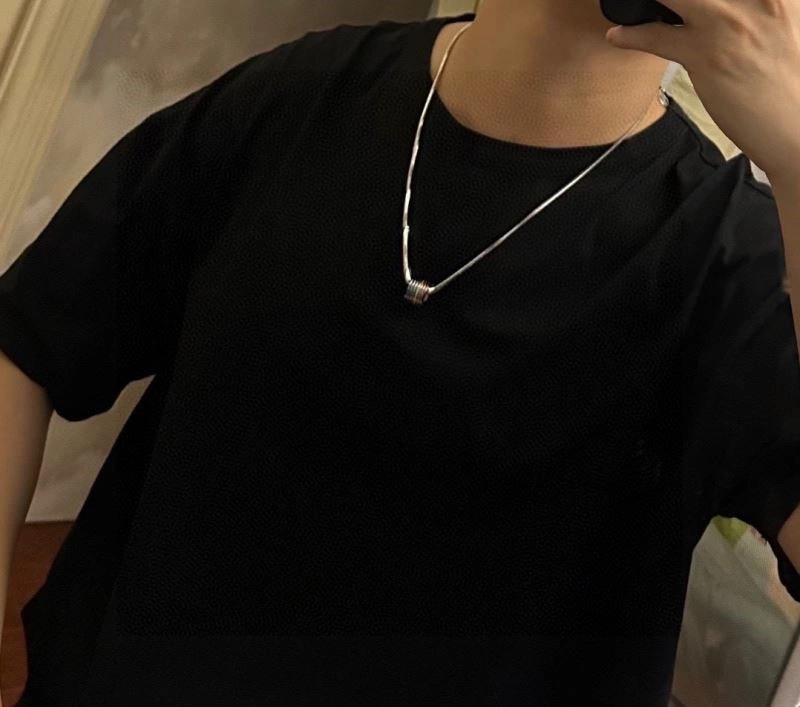 Sleek Louis Vuitton Necklaces 248503