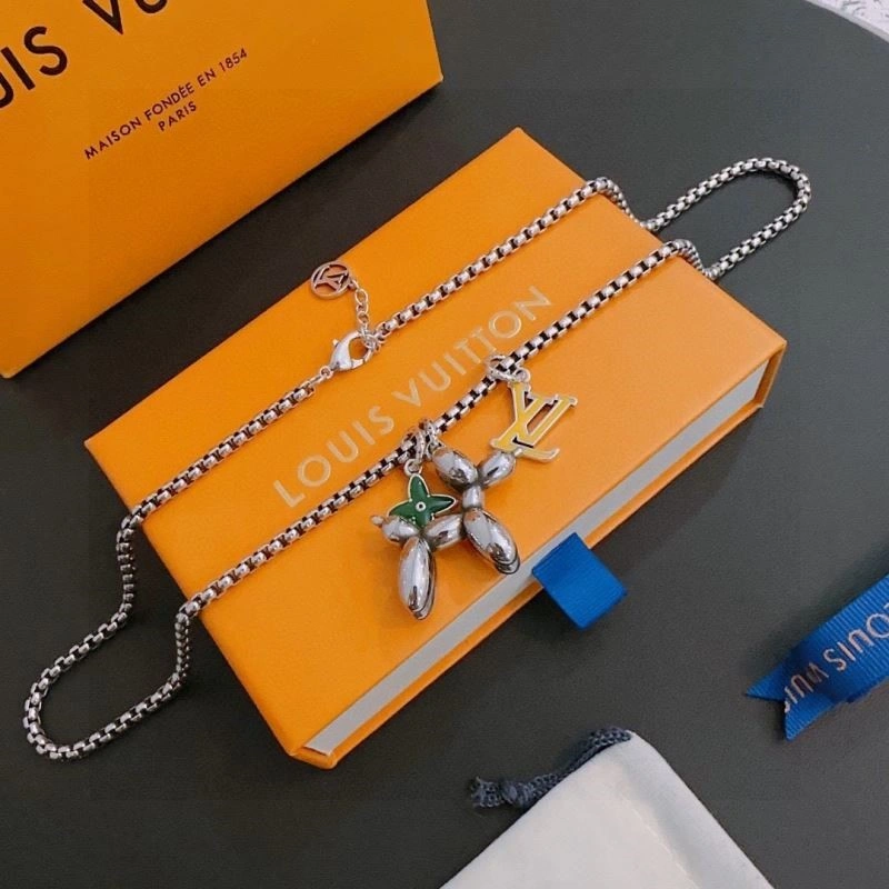 MoistureWicking Louis Vuitton Necklaces 248483