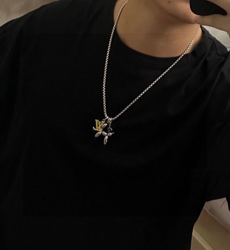 MoistureWicking Louis Vuitton Necklaces 248483