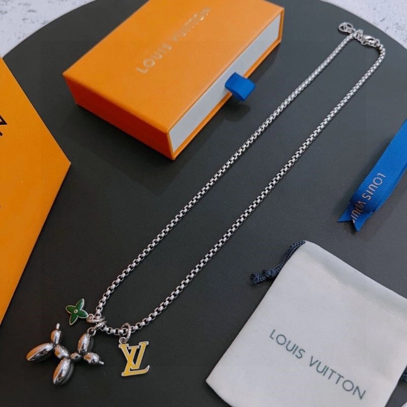 MoistureWicking Louis Vuitton Necklaces 248483