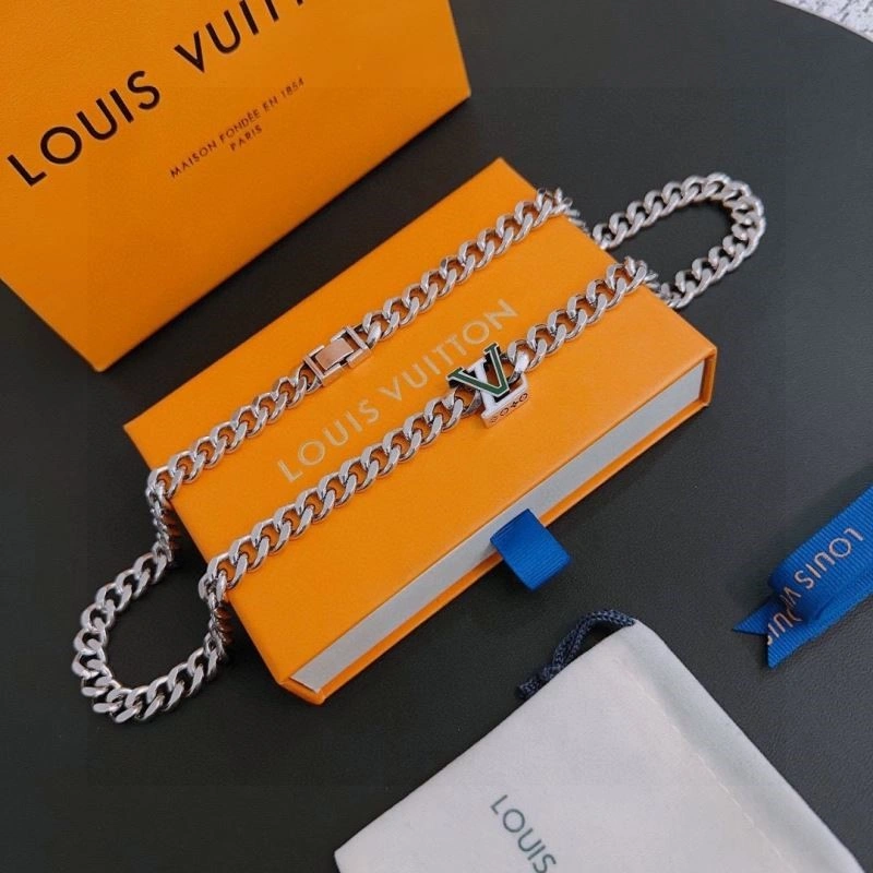Refined Louis Vuitton Necklaces 248494