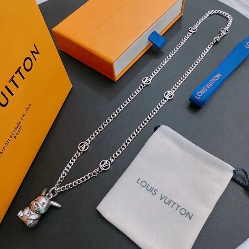 MoistureWicking Louis Vuitton Necklaces 248500